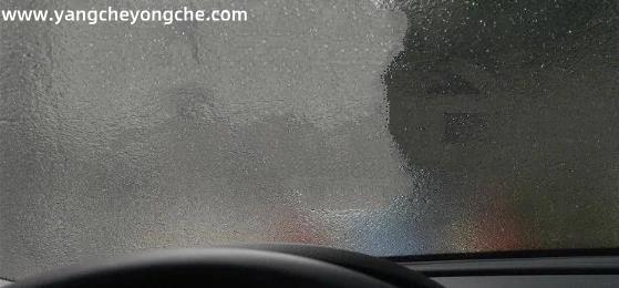 小车内挡风玻璃结冰是什么原因