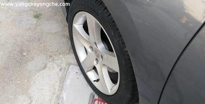 轮胎换一次要换一对吗?