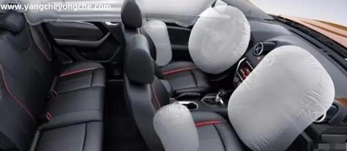 汽车安全气囊是安装在方向盘里吗